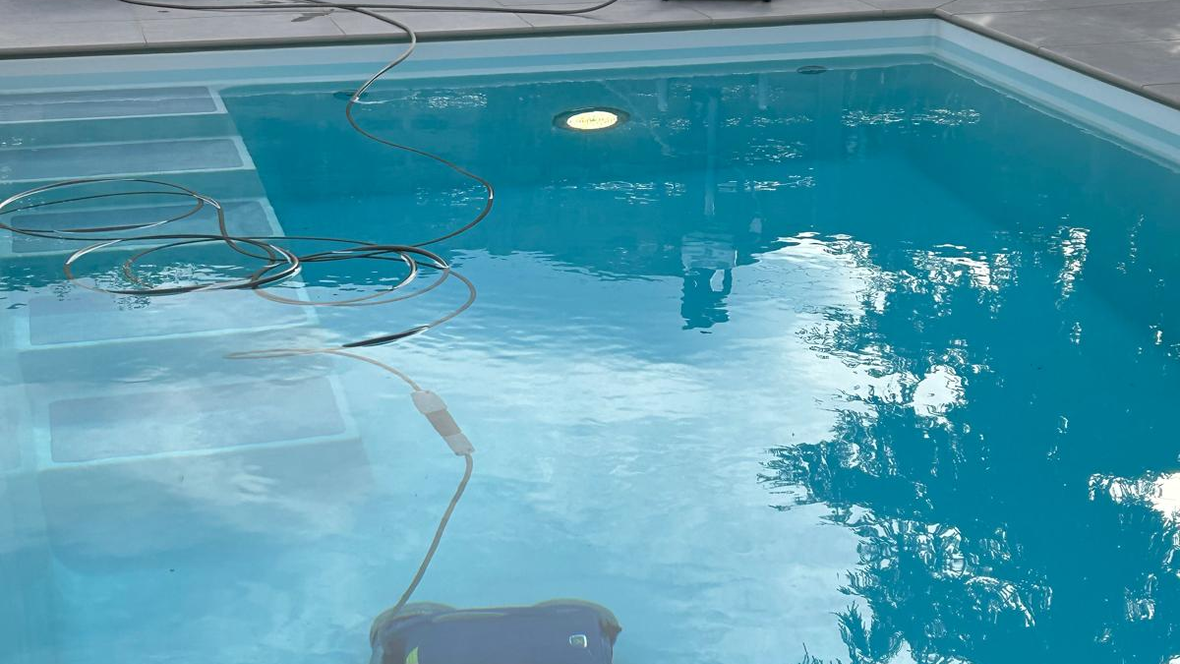 schwimmbad-einsatz-poolroboter